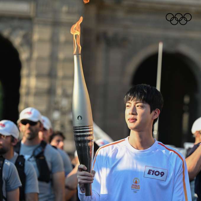 Sao Kpop đổ bộ Olympic Paris: Thành viên BTS đảm nhiệm vai trò quan trọng, 1 idol là "Olympic Friend" đầu tiên trong lịch sử- Ảnh 3.