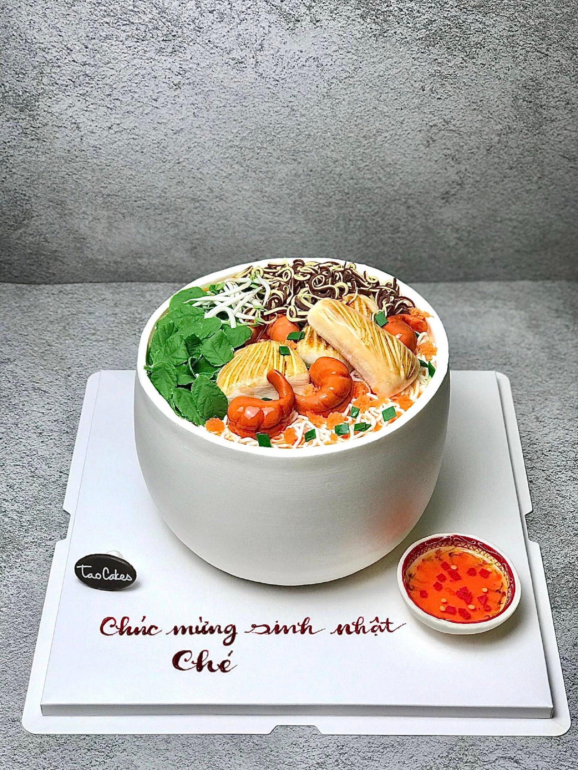 Chàng trai Sài thành "biến phở bò, lòng lợn thành bánh kem"- Ảnh 1.