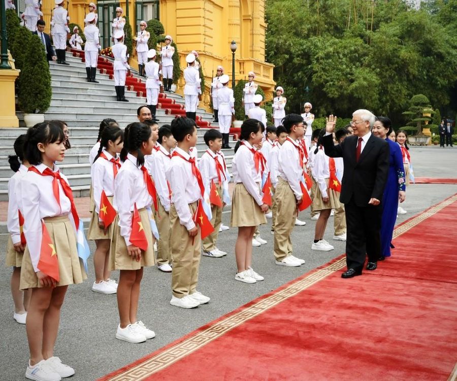 Giáo viên, học sinh thành kính tưởng niệm Tổng Bí thư Nguyễn Phú Trọng- Ảnh 3.