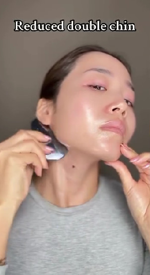 U40 chưa một lần tiêm botox hay fillers, beauty blogger dùng đá massage tập trung 4 điểm để da căng bóng không nếp nhăn- Ảnh 5.