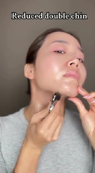 U40 chưa một lần tiêm botox hay fillers, beauty blogger dùng đá massage tập trung 4 điểm để da căng bóng không nếp nhăn- Ảnh 6.