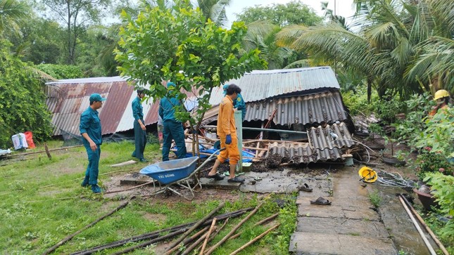 Dông lốc làm hư hỏng nhiều nhà cửa ở Cà Mau, Bạc Liêu- Ảnh 2.