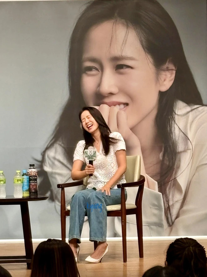 Son Ye Jin cực thanh lịch mỗi khi diện đồ kiểu này- Ảnh 2.