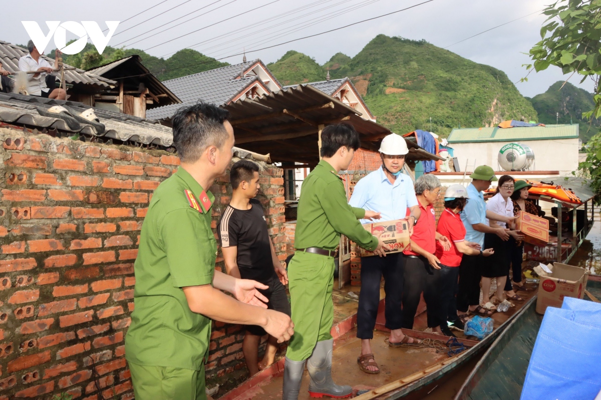 Mưa lũ kinh hoàng, nước vẫn ngập đến nóc nhà gần 40 hộ dân ở Thuận Châu (Sơn La)- Ảnh 4.