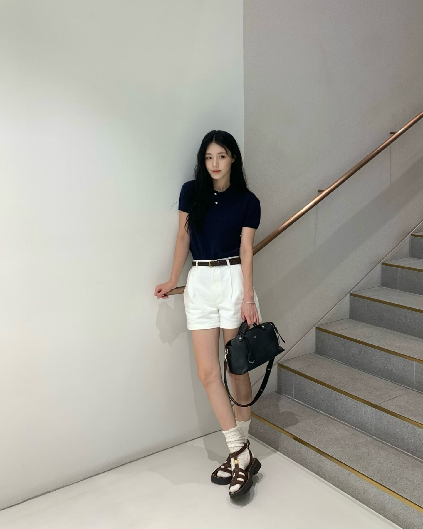 8 outfit phù hợp sáng đi làm, tối đi chơi- Ảnh 3.