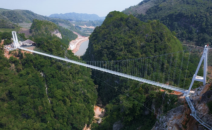 Cầu kính đi bộ dài nhất thế giới nằm ngay ở miền Bắc Việt Nam: Dài chưa tới 1km, nhiều người không dám đi- Ảnh 2.