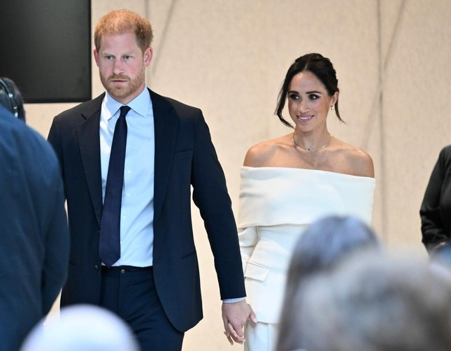 Harry không muốn đưa Meghan Markle về Anh- Ảnh 1.