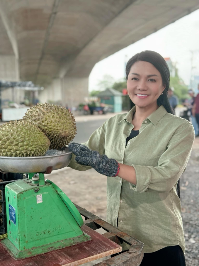 Nữ nghệ sĩ cải lương đình đám bán sầu riêng, vừa cất giọng đã làm cõi mạng dậy sóng- Ảnh 5.