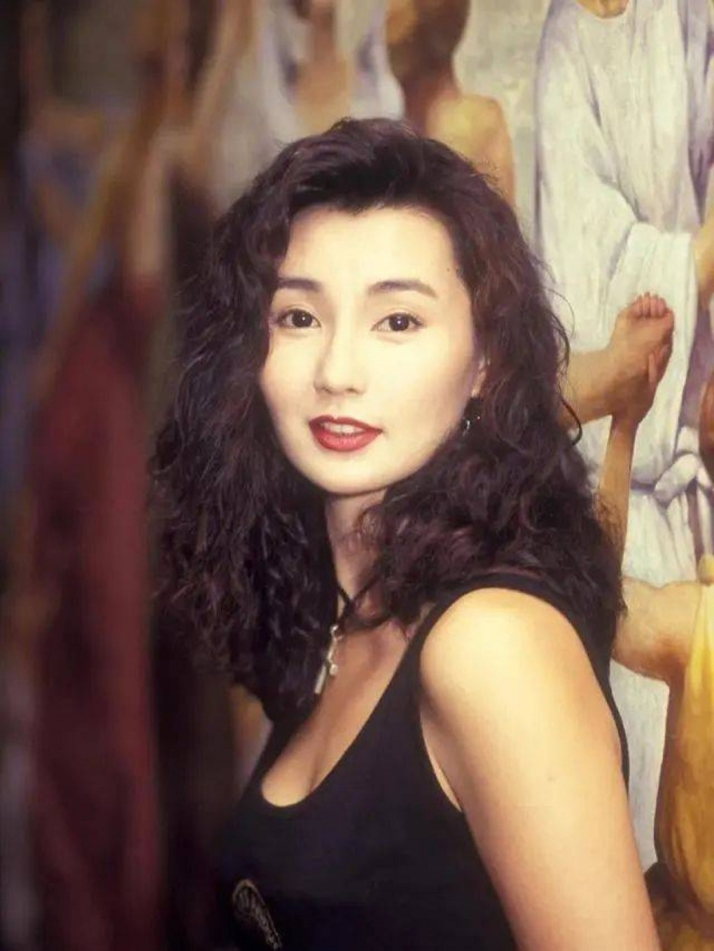 Nữ hoàng màn ảnh Hong Kong tuổi 60 vẫn cực trẻ trung, cuốn hút nhờ kiểu ăn trứng dưỡng nhan, tăng collagen đáng học hỏi