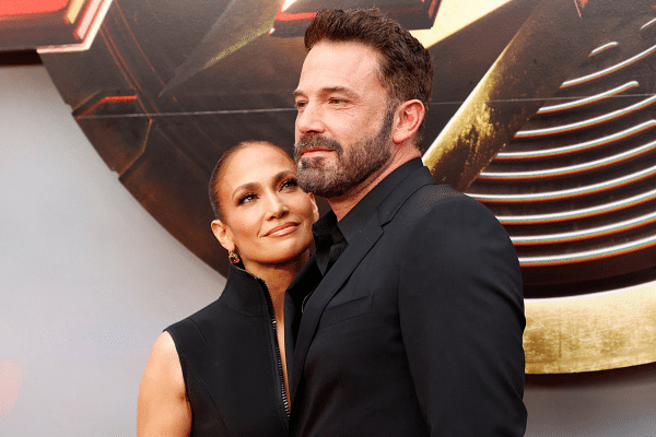 Jennifer Lopez và Ben Affleck giành quyền nuôi thú cưng trước tin đồn ly hôn- Ảnh 1.