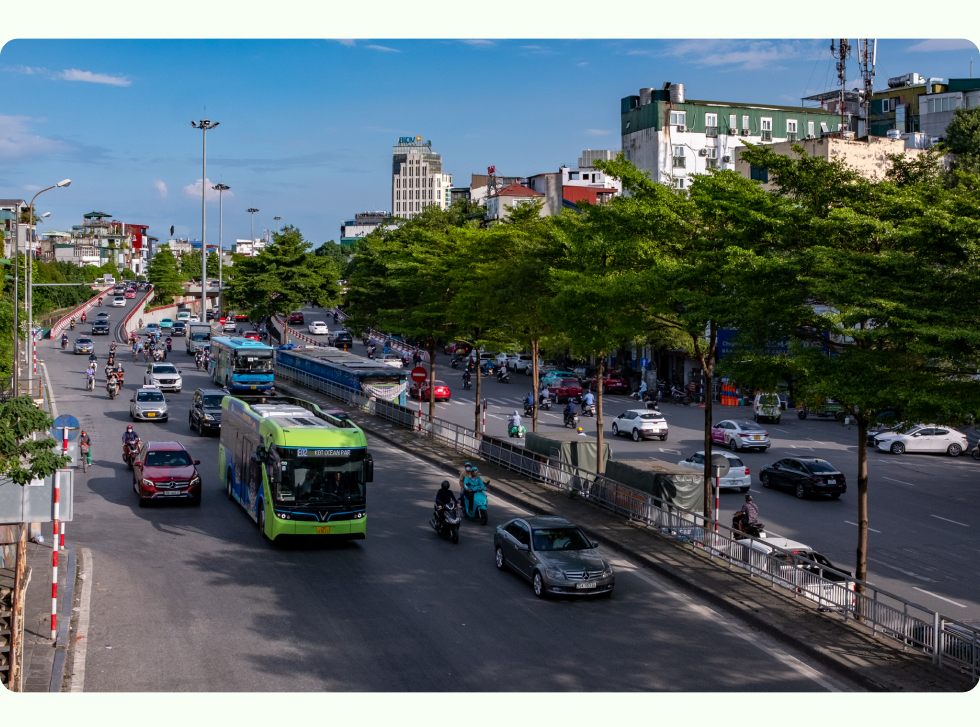 Thử một ngày ngồi trên xe buýt “không khói, không mùi”, nghe những câu chuyện thú vị vô cùng của bác tài và các tiếp viên “xanh”- Ảnh 3.