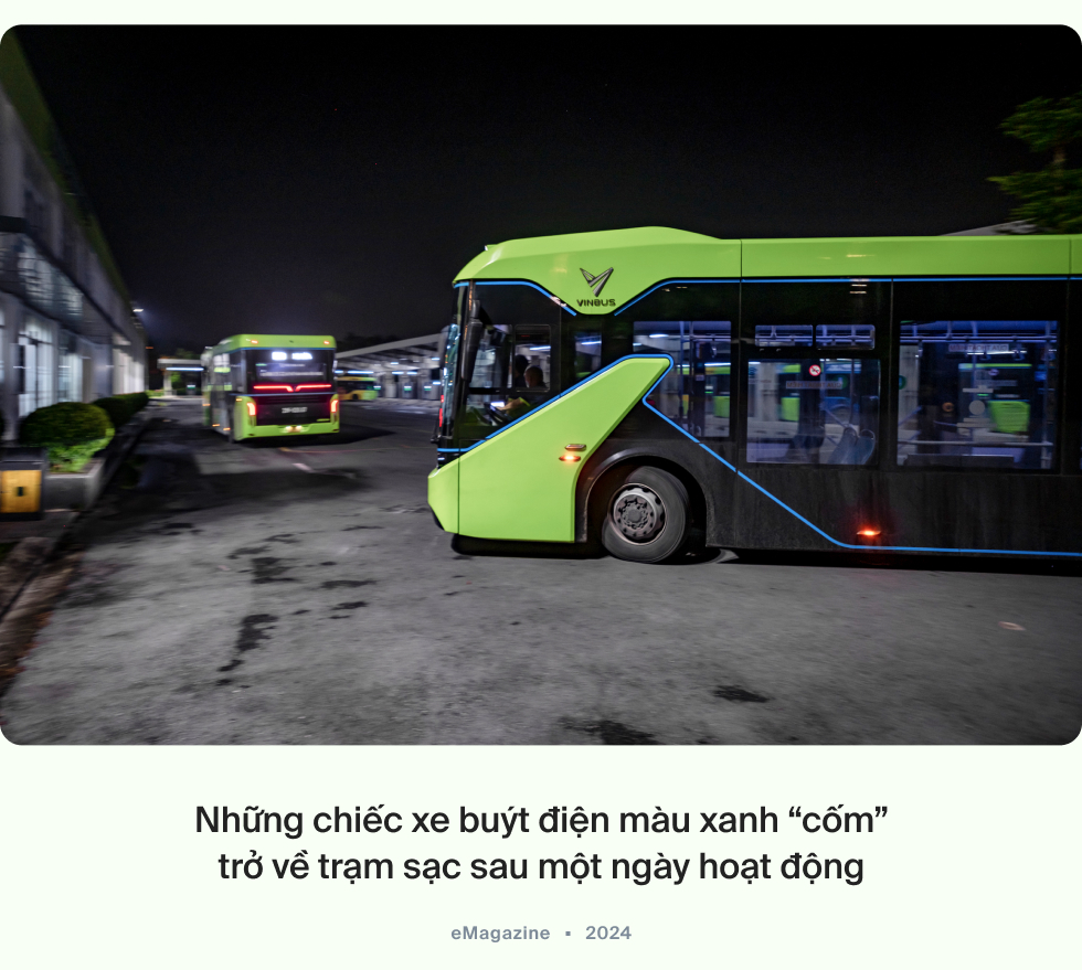 Thử một ngày ngồi trên xe buýt “không khói, không mùi”, nghe những câu chuyện thú vị vô cùng của bác tài và các tiếp viên “xanh”- Ảnh 18.