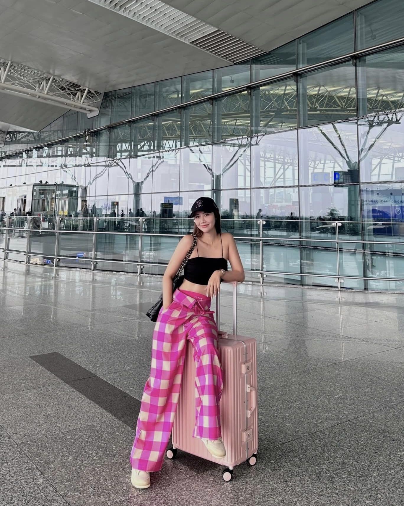 Tham khảo thời trang đi du lịch trẻ trung, ăn ảnh của Huyền Lizzie- Ảnh 5. Tham khảo thời trang đi du lịch trẻ trung, ăn ảnh của Huyền Lizzie- Ảnh 5.