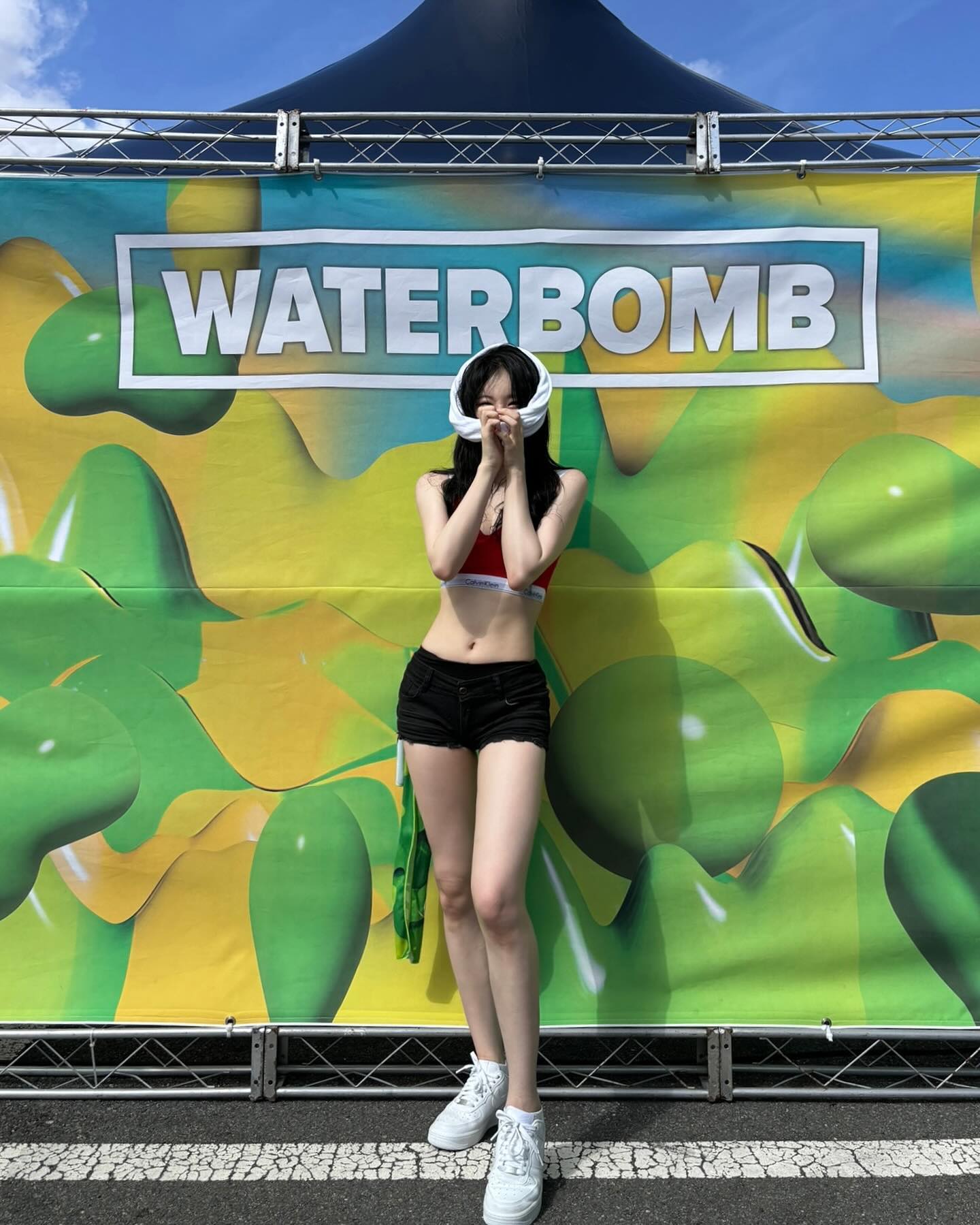 Cô gái gây sốt tại Waterbomb: Body vạn người mơ, visual đơ cứng gây tiếc nuối- Ảnh 1.