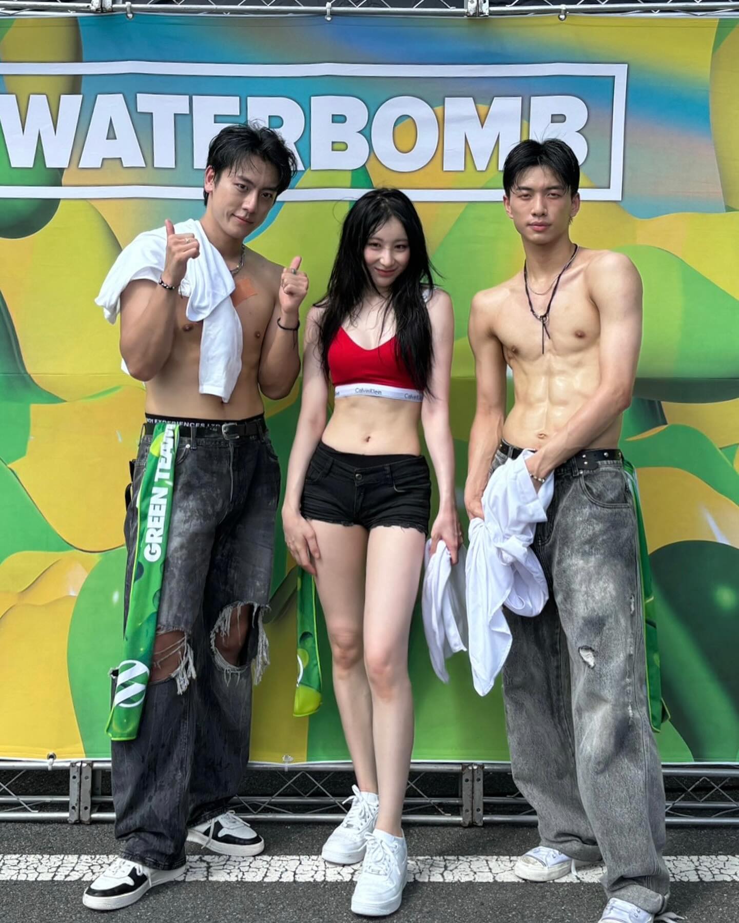 Cô gái gây sốt tại Waterbomb: Body vạn người mơ, visual đơ cứng gây tiếc nuối- Ảnh 2.