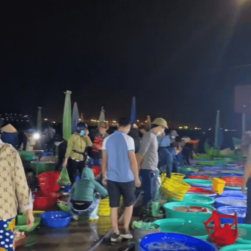 Gh&eacute; thăm chợ hải sản được mệnh danh "rẻ nhất miền Bắc", ai đi du lịch đều muốn đến &iacute;t nhất 1 lần- Ảnh 2.