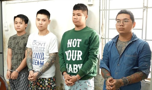 60 t&ecirc;n c&ocirc;n đồ cầm hung kh&iacute; đập ph&aacute; qu&aacute;n c&agrave; ph&ecirc; ở TPHCM- Ảnh 1.