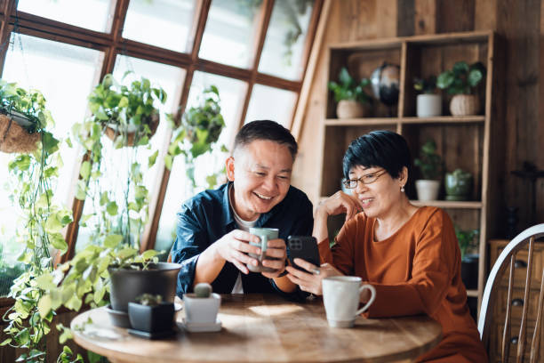 Sau tuổi 50, đừng ti&ecirc;u tốn tiền bạc lẫn năng lượng một c&aacute;ch bừa b&atilde;i v&agrave;o 5 thứ n&agrave;y, cuộc sống sẽ an nh&agrave;n hơn- Ảnh 1.