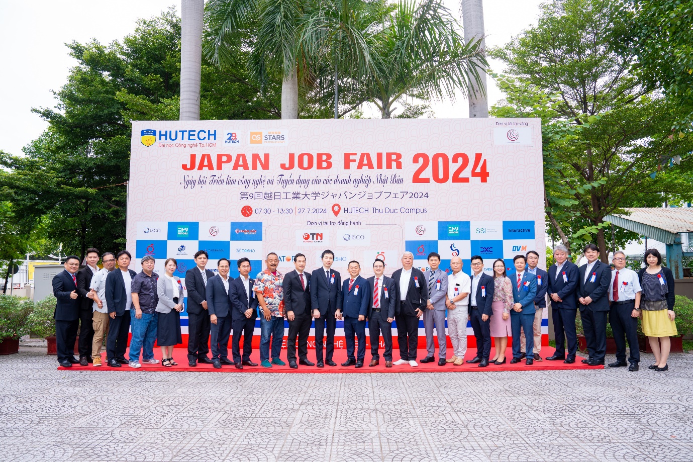 Sinh viên xúng xính CV săn việc cùng doanh nghiệp Nhật tại Japan Job Fair 2024- Ảnh 2.