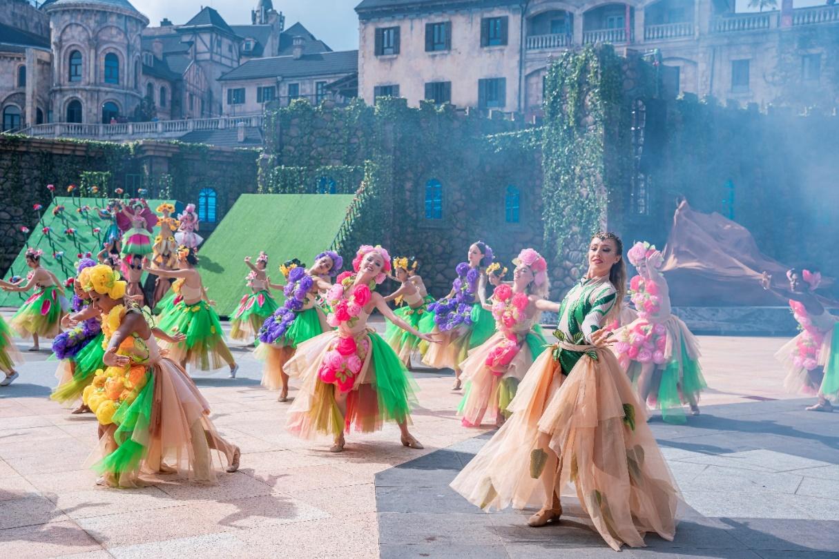 Show diễn lu&ocirc;n &ldquo;k&iacute;n chỗ&rdquo; tại đỉnh B&agrave; N&agrave; h&egrave; n&agrave;y- Ảnh 1.