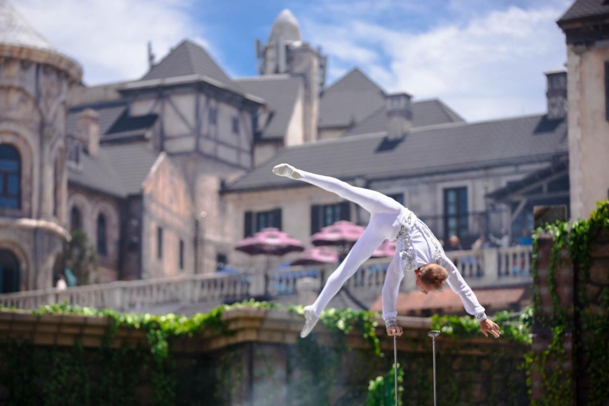 Show diễn lu&ocirc;n &ldquo;k&iacute;n chỗ&rdquo; tại đỉnh B&agrave; N&agrave; h&egrave; n&agrave;y- Ảnh 5.