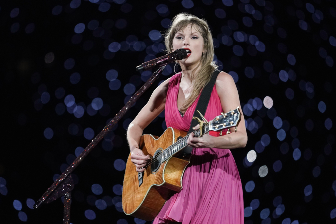 Police report nearly 100,000 people "watched" Taylor Swift's show for free, crew estimates