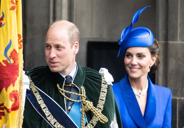 Tước hiệu ít người biết đến của Thân vương William và Vương phi Kate, chỉ sử dụng duy nhất ở một nơi - Ảnh 1.