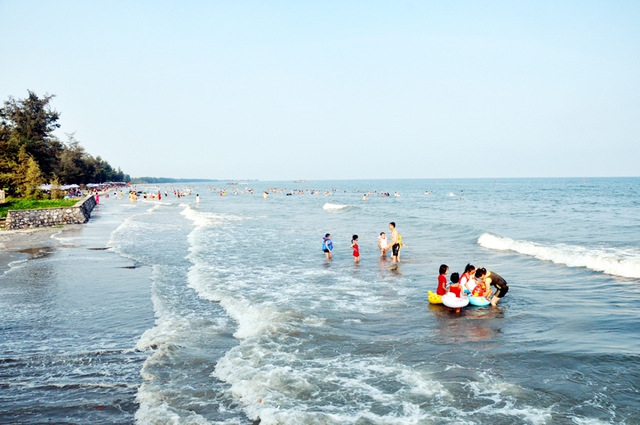 Không phải Nha Trang hay Đà Nẵng, bãi biển dài nhất Việt Nam nằm ở ngay miền Bắc: Cách Hà Nội chỉ 300km - Ảnh 6.