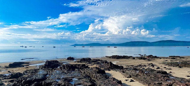 Không phải Nha Trang hay Đà Nẵng, bãi biển dài nhất Việt Nam nằm ở ngay miền Bắc: Cách Hà Nội chỉ 300km - Ảnh 4.