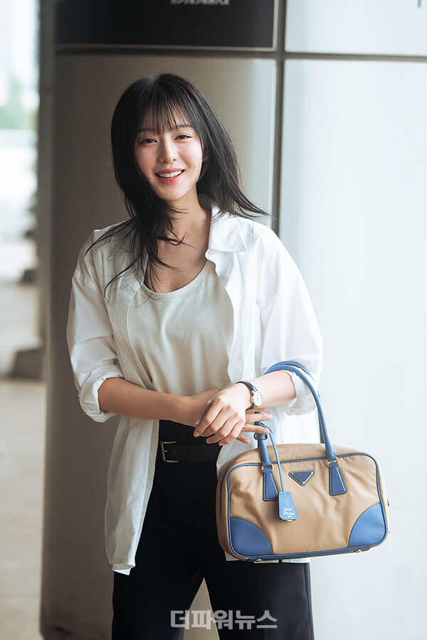 Kim Ji Won có 10 set đồ với áo trắng chuẩn gu nàng công sở: Từ casual tới sang chảnh đều rất nữ tính- Ảnh 3.