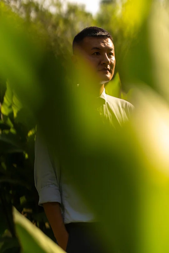 M&agrave;n tho&aacute;t hiểm ly kỳ của nam diễn vi&ecirc;n bị b&aacute;n v&agrave;o động lừa đảo Sen Đỏ: &ldquo;Van xin &ocirc;ng chủ, t&ocirc;i chỉ l&agrave; đồ bỏ đi&rdquo;- Ảnh 2.