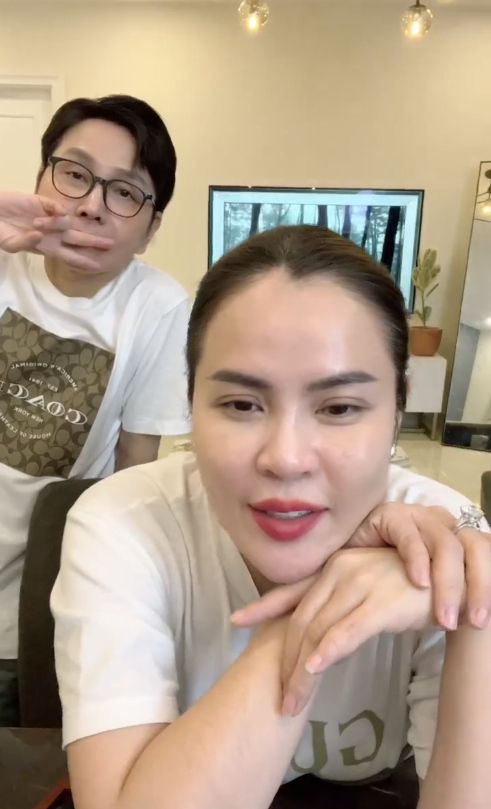 NSƯT Vũ Luân tự tay pha sữa, chăm sóc chu đáo cho Phương Lê trên livestream- Ảnh 2.