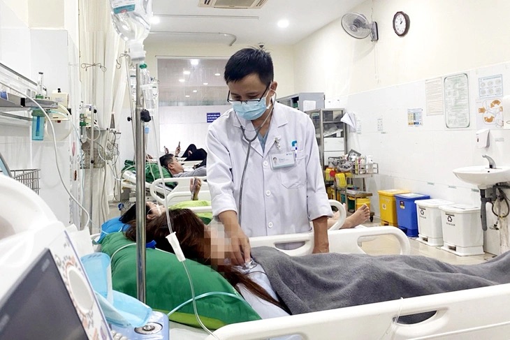 8 nhân viên ngân hàng, trong đó có thai phụ, nghi ngộ độc khí CO- Ảnh 1. 8 nhân viên ngân hàng, trong đó có thai phụ, nghi ngộ độc khí CO- Ảnh 1.