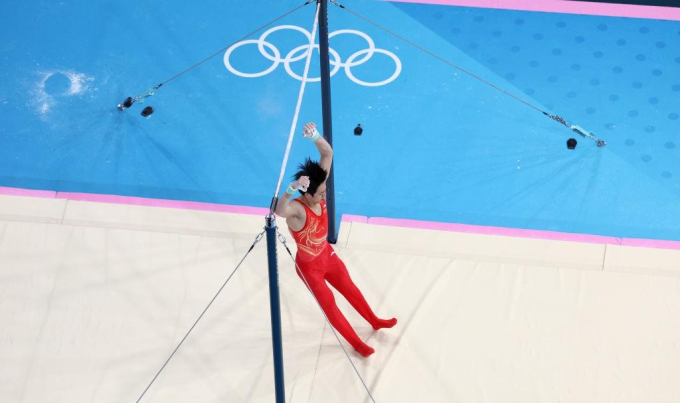 Olympic 2024: Vận động viên Trung Quốc không dám ngồi gần đồng đội sau màn trình diễn đáng quên, fan chỉ trích: Đã ngã 5 lần rồi- Ảnh 2.