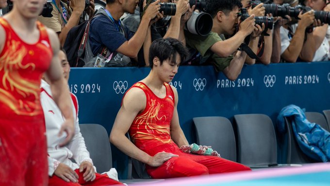 Olympic 2024: Vận động viên Trung Quốc không dám ngồi gần đồng đội sau màn trình diễn đáng quên, fan chỉ trích: Đã ngã 5 lần rồi- Ảnh 4.