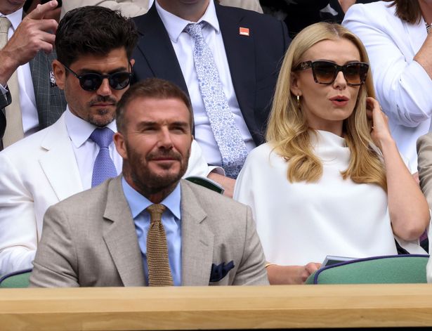 David Beckham ngồi ở khu hoàng gia trên khán đài Wimbledon, vợ chồng Harry - Meghan thêm một lần muối mặt? - Ảnh 4.