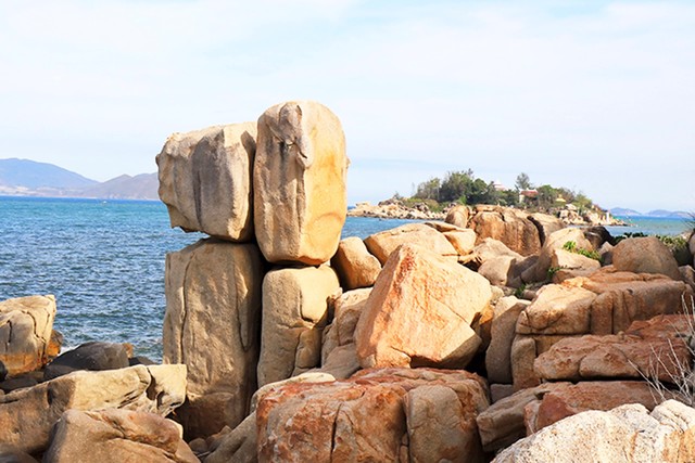 Phát hiện 2 bãi đá có tên gọi theo cặp ở Nha Trang, cách trung tâm chỉ 3km: Nhiều chuyện ly kỳ đằng sau - Ảnh 2.