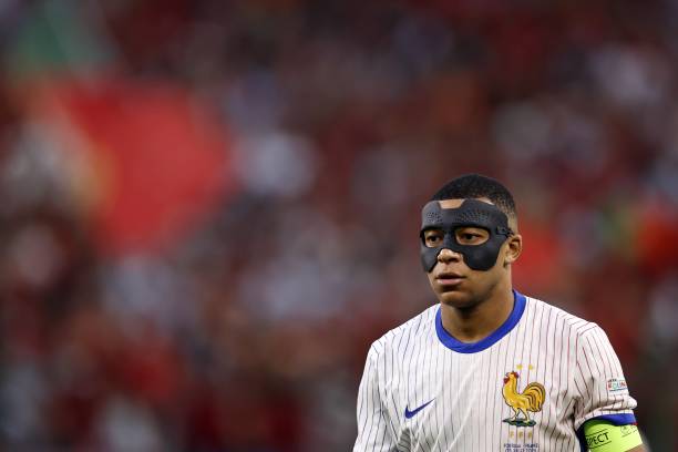 Trực tiếp Bồ Đ&agrave;o Nha - Ph&aacute;p: Mbappe c&ugrave;ng đồng đội tăng tốc, fan Ronaldo lo sốt v&oacute; - Ảnh 1.
