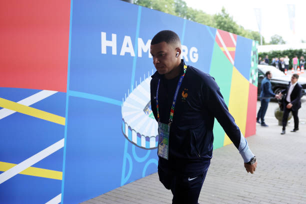 Trực tiếp Bồ Đ&agrave;o Nha - Ph&aacute;p: Ronaldo đ&aacute; ch&iacute;nh, đối đầu Mbappe! - Ảnh 2.