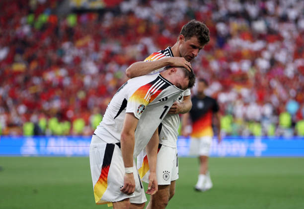 Cỗ xe tăng Đức đổ gục và bật khóc sau trận thua Tây Ban Nha, Toni Kroos kết thúc sự nghiệp đầy nghiệt ngã - Ảnh 5.