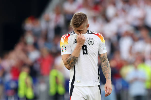 Cỗ xe tăng Đức đổ gục và bật khóc sau trận thua Tây Ban Nha, Toni Kroos kết thúc sự nghiệp đầy nghiệt ngã - Ảnh 1.