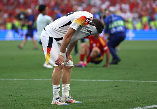 Cỗ xe tăng Đức đổ gục và bật khóc sau trận thua Tây Ban Nha, Toni Kroos kết thúc sự nghiệp đầy nghiệt ngã - Ảnh 4.