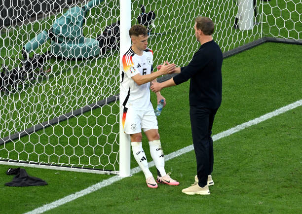 Cỗ xe tăng Đức đổ gục và bật khóc sau trận thua Tây Ban Nha, Toni Kroos kết thúc sự nghiệp đầy nghiệt ngã - Ảnh 8.