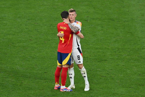 Cỗ xe tăng Đức đổ gục và bật khóc sau trận thua Tây Ban Nha, Toni Kroos kết thúc sự nghiệp đầy nghiệt ngã - Ảnh 3.
