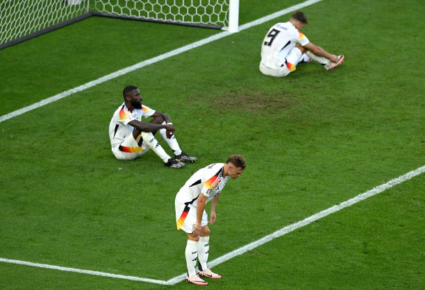 Cỗ xe tăng Đức đổ gục và bật khóc sau trận thua Tây Ban Nha, Toni Kroos kết thúc sự nghiệp đầy nghiệt ngã - Ảnh 7.