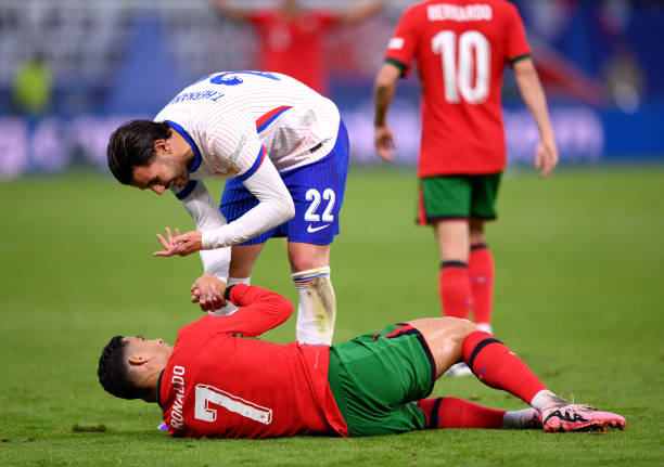 Trực tiếp Bồ Đ&agrave;o Nha - Ph&aacute;p: Mbappe c&ugrave;ng đồng đội tăng tốc, fan Ronaldo lo sốt v&oacute; - Ảnh 2.