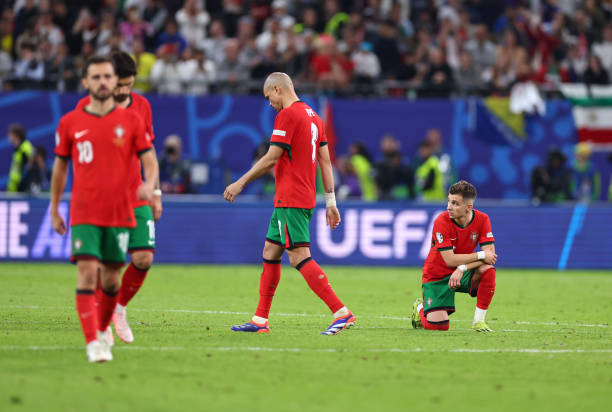 Đồng đội của Ronaldo sút hỏng penalty, Bồ Đào Nha không thể một lần nữa vượt chông gai trên chấm 11m, ngậm ngùi chia tay Euro 2024 - Ảnh 2.