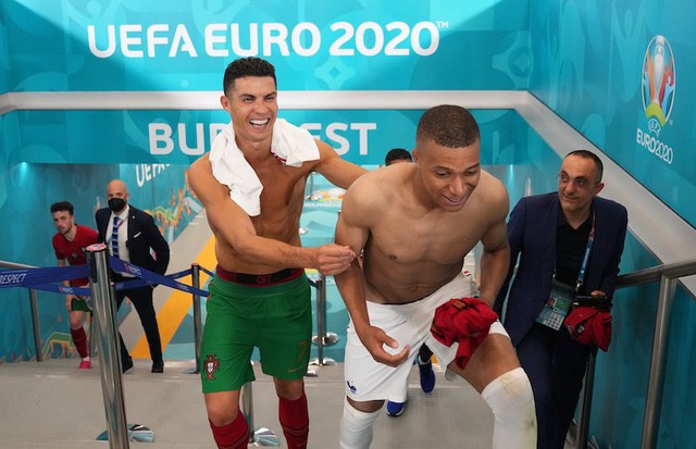 Trước thềm đại chiến, Mbappe d&agrave;nh lời c&oacute; c&aacute;nh khen Cris Ronaldo - Ảnh 1.