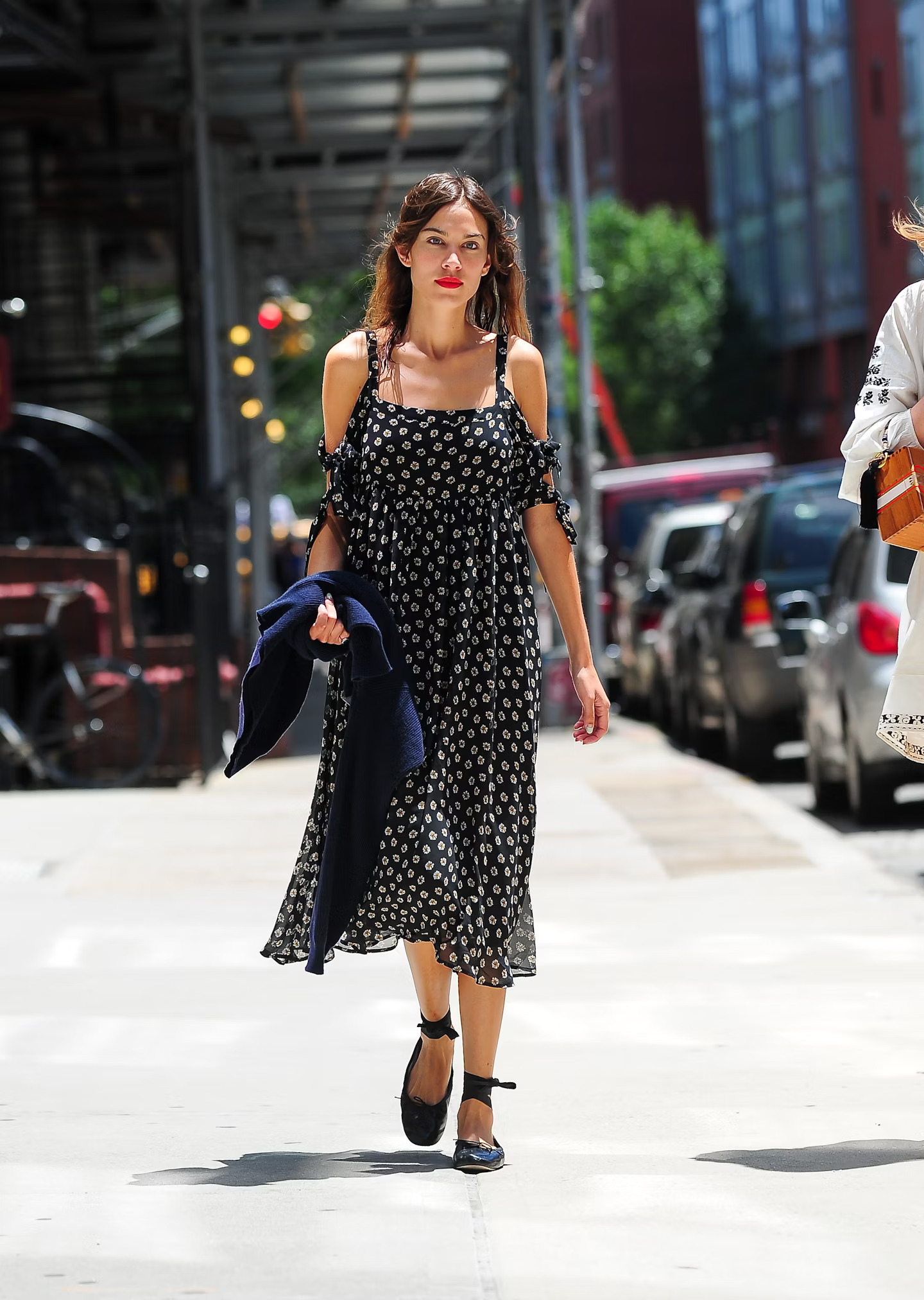 Fashion icon 41 tuổi Alexa Chung: Chưa từng biết mặc xấu là gì, lên đồ đơn giản mà sang khiến ai cũng muốn học hỏi - Ảnh 8.