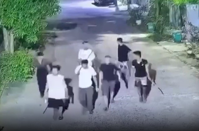 Học viên trường lái hỗn chiến với thanh niên địa phương lúc nửa đêm, một người tử vong tại chỗ - Ảnh 1.